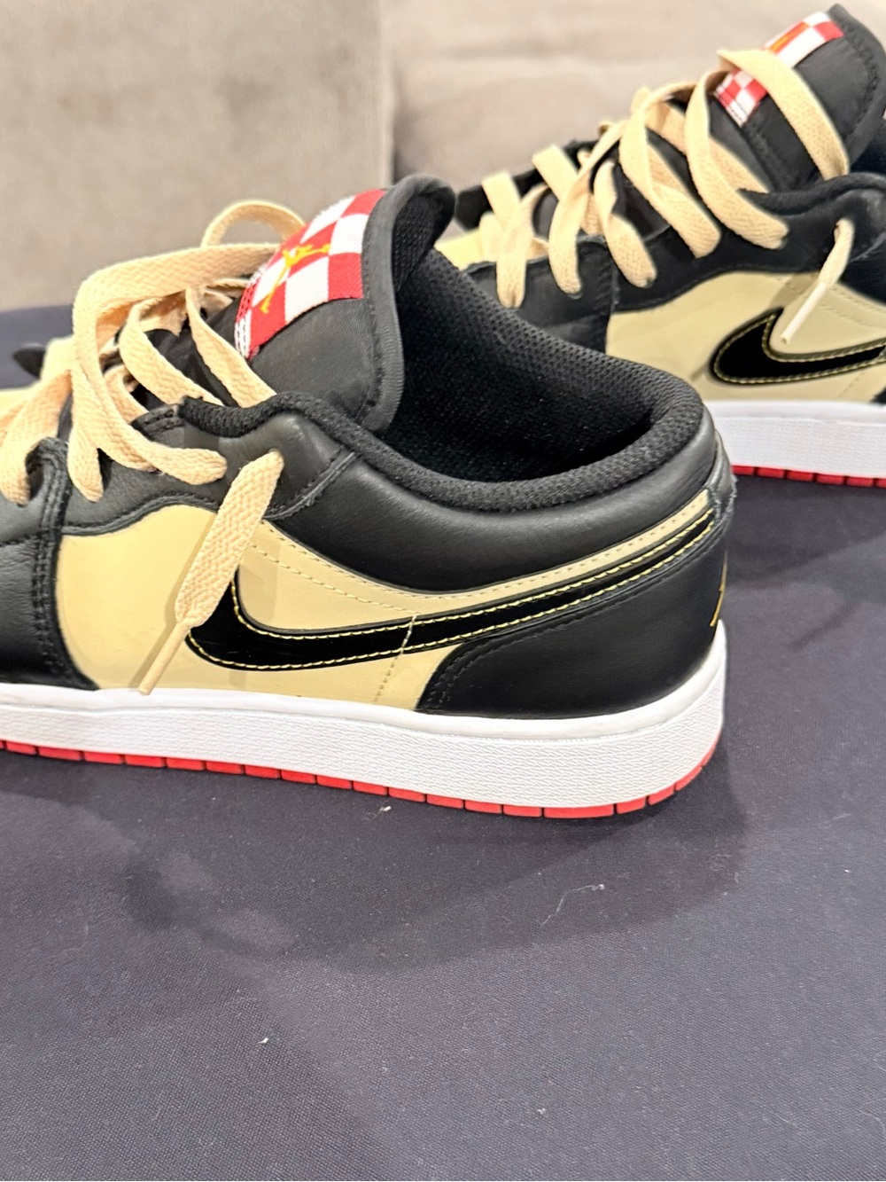 Nike Kids Low-Top Sneakers in Black, Cream and Red